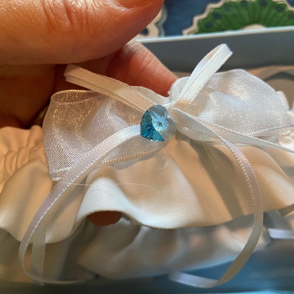 Cathy Concepts bridal garter - Picture 4 of 4